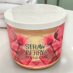 Bath & Body Works Strawberry Pound Cake Candle
